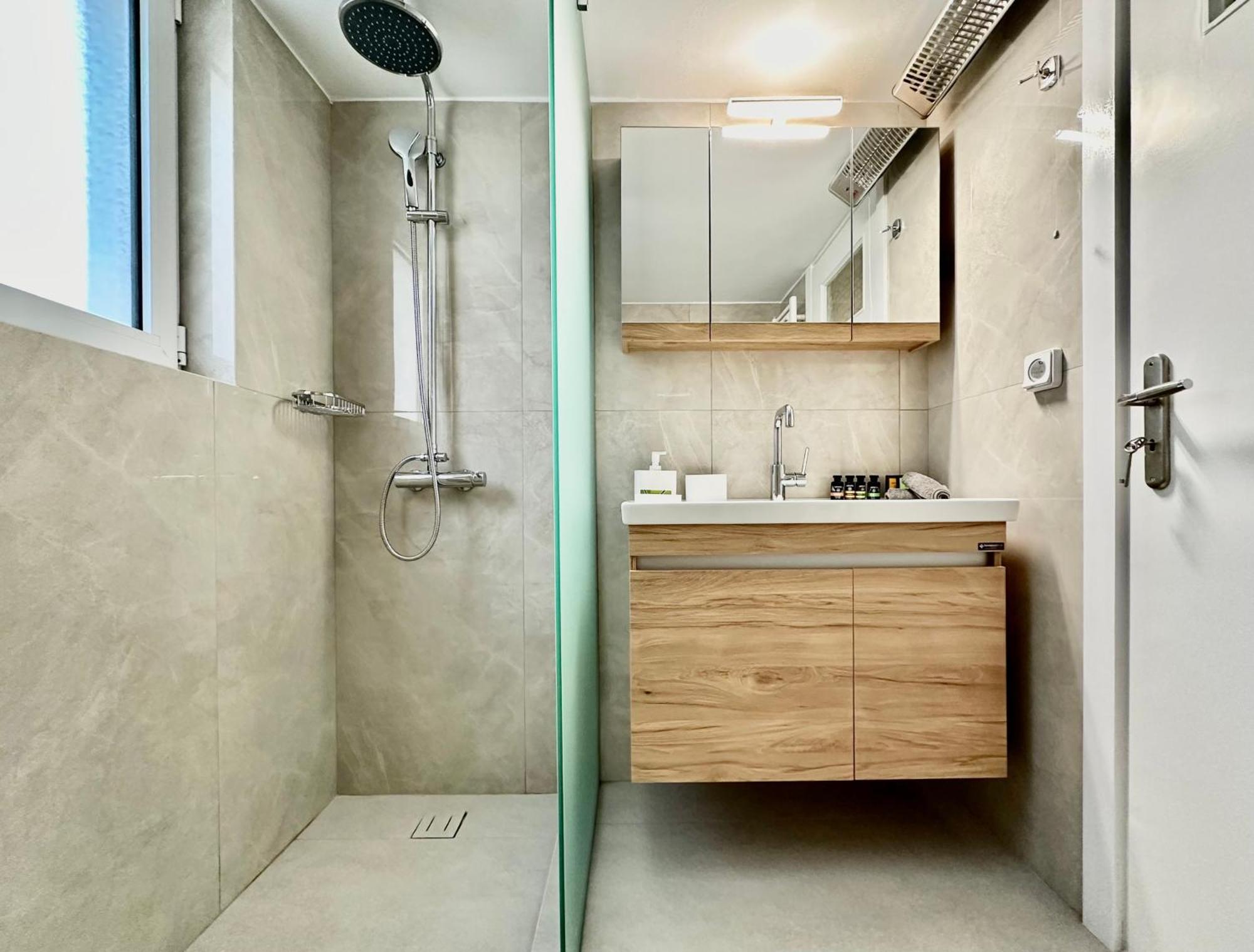Elaia Luxury Selections Opal